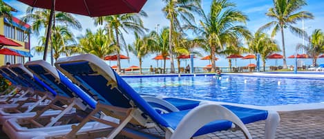 3 개의 야외 수영장