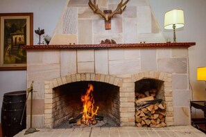 Fireplace - Hotel Vila Regina (Campos do Jordão)