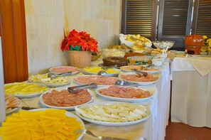 Tägliches inbegriffenes Frühstücksbuffet
