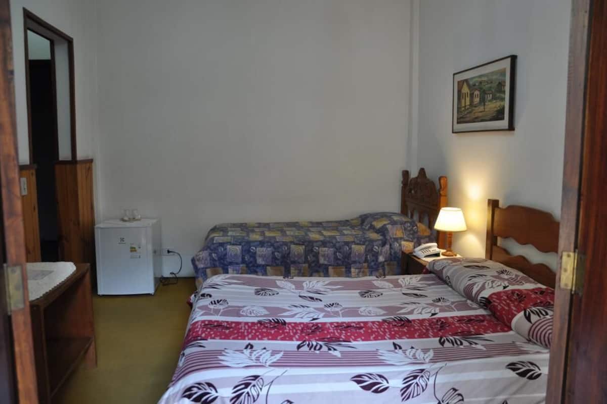 Quarto triplo | Wi-Fi de cortesia, roupa de cama