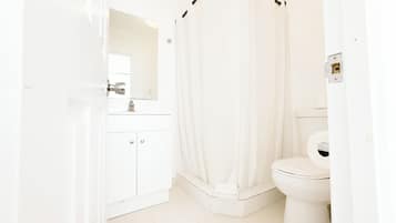 Basic Single Room | Bathroom | Shower, towels