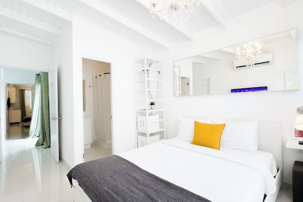 Basic Single Room | Soundproofing, iron/ironing board, WiFi (free), bed sheets