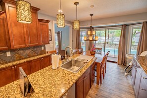 Private kitchen - Adventure in Paradise (Longwood)