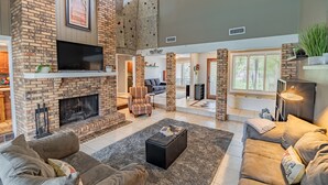 Family House | Living area - Adventure in Paradise (Longwood)