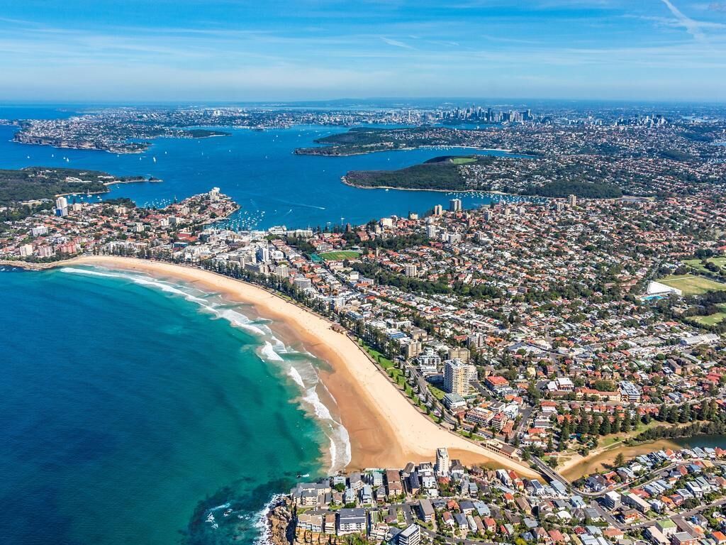 Luxury Manly beach house with pool — image 27