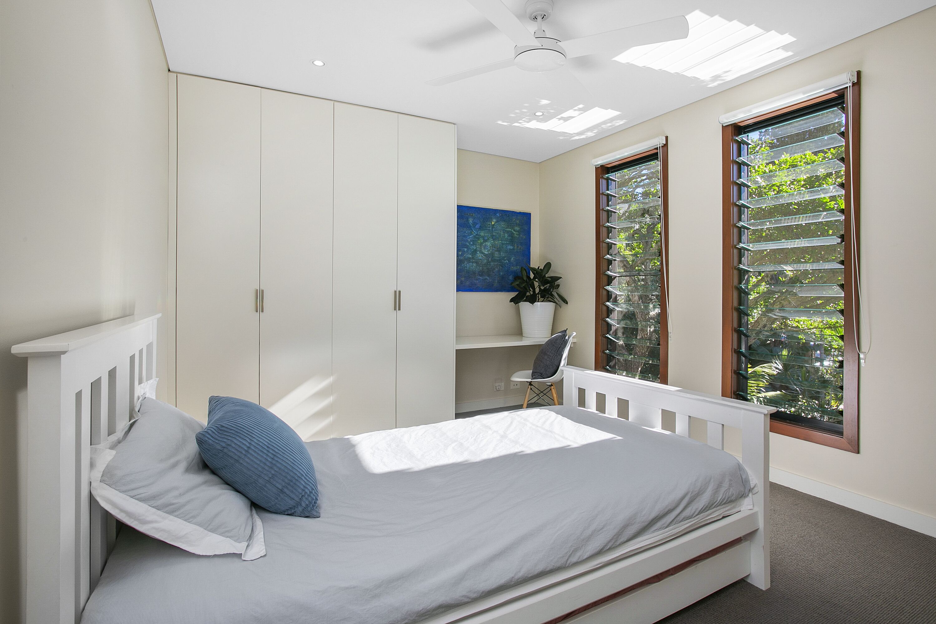 Luxury Manly beach house with pool — image 23