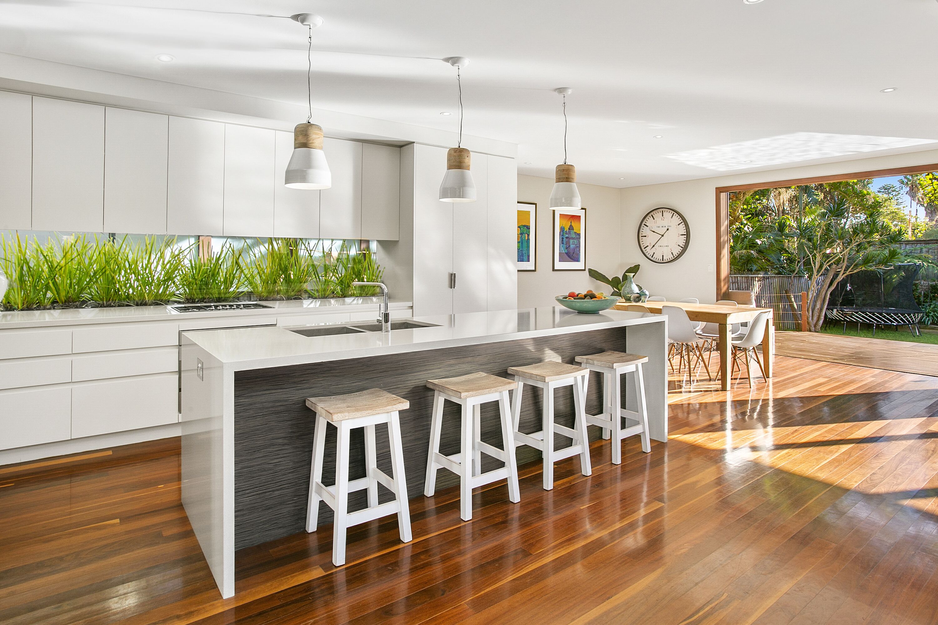 Luxury Manly beach house with pool — image 12