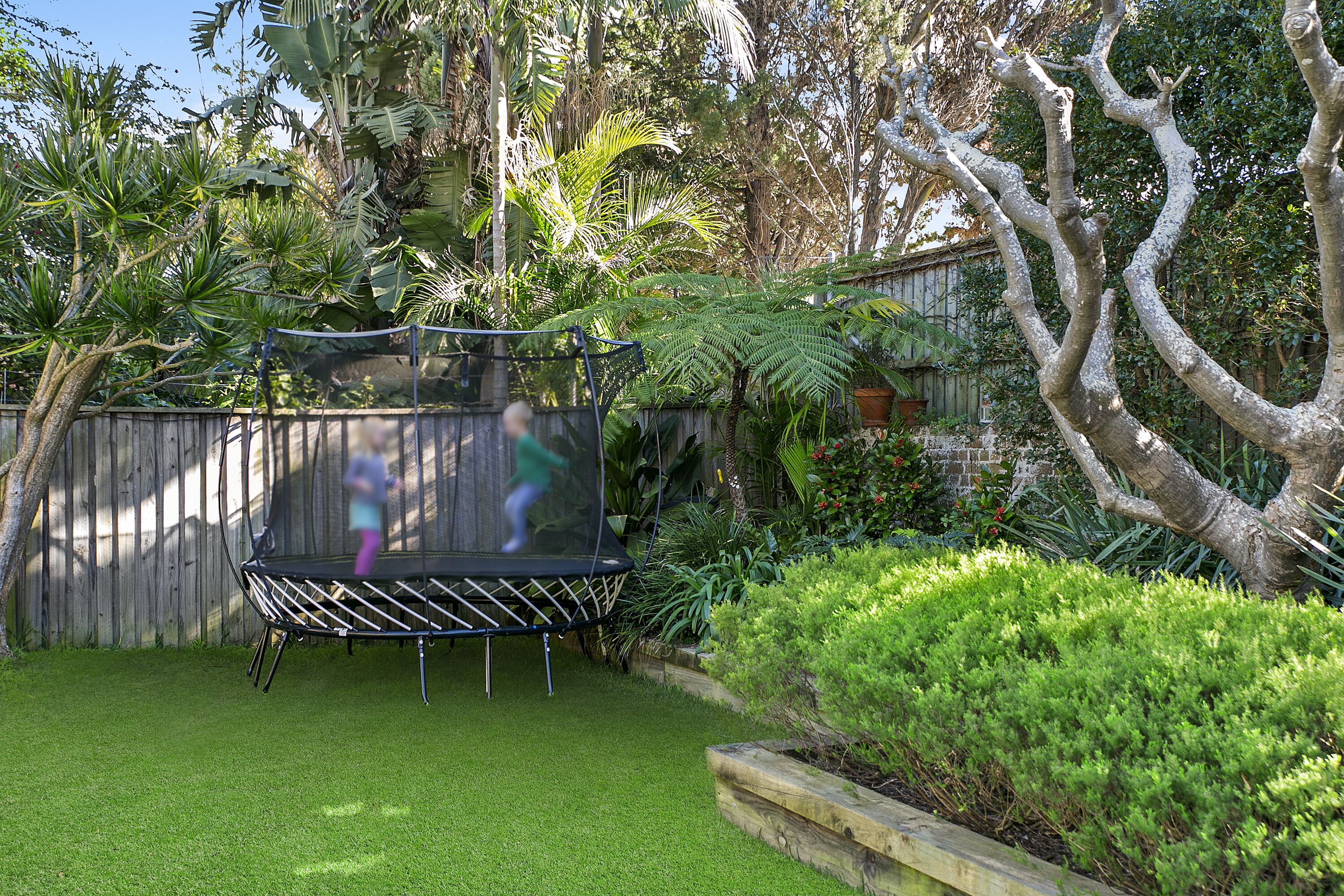 Luxury Manly beach house with pool — image 26