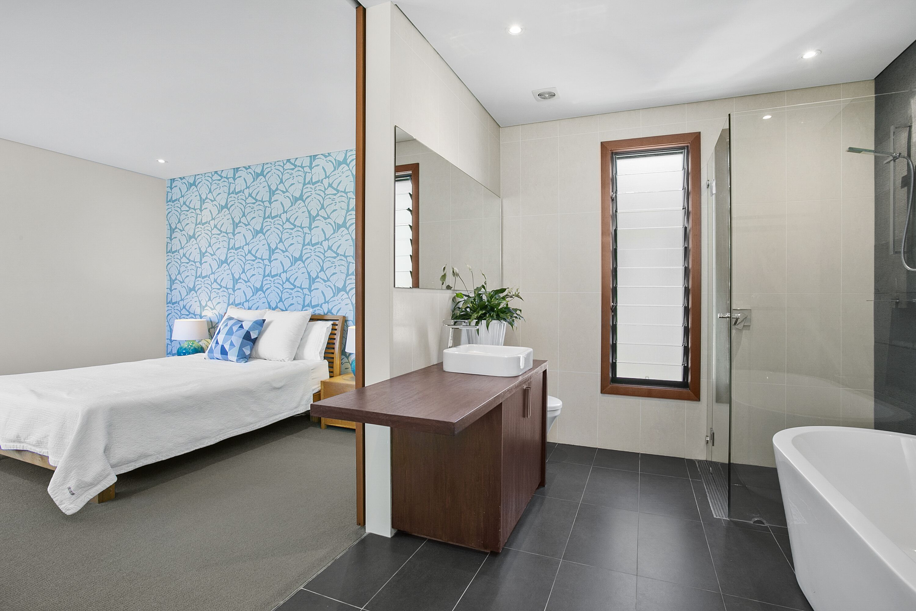 Luxury Manly beach house with pool — image 22