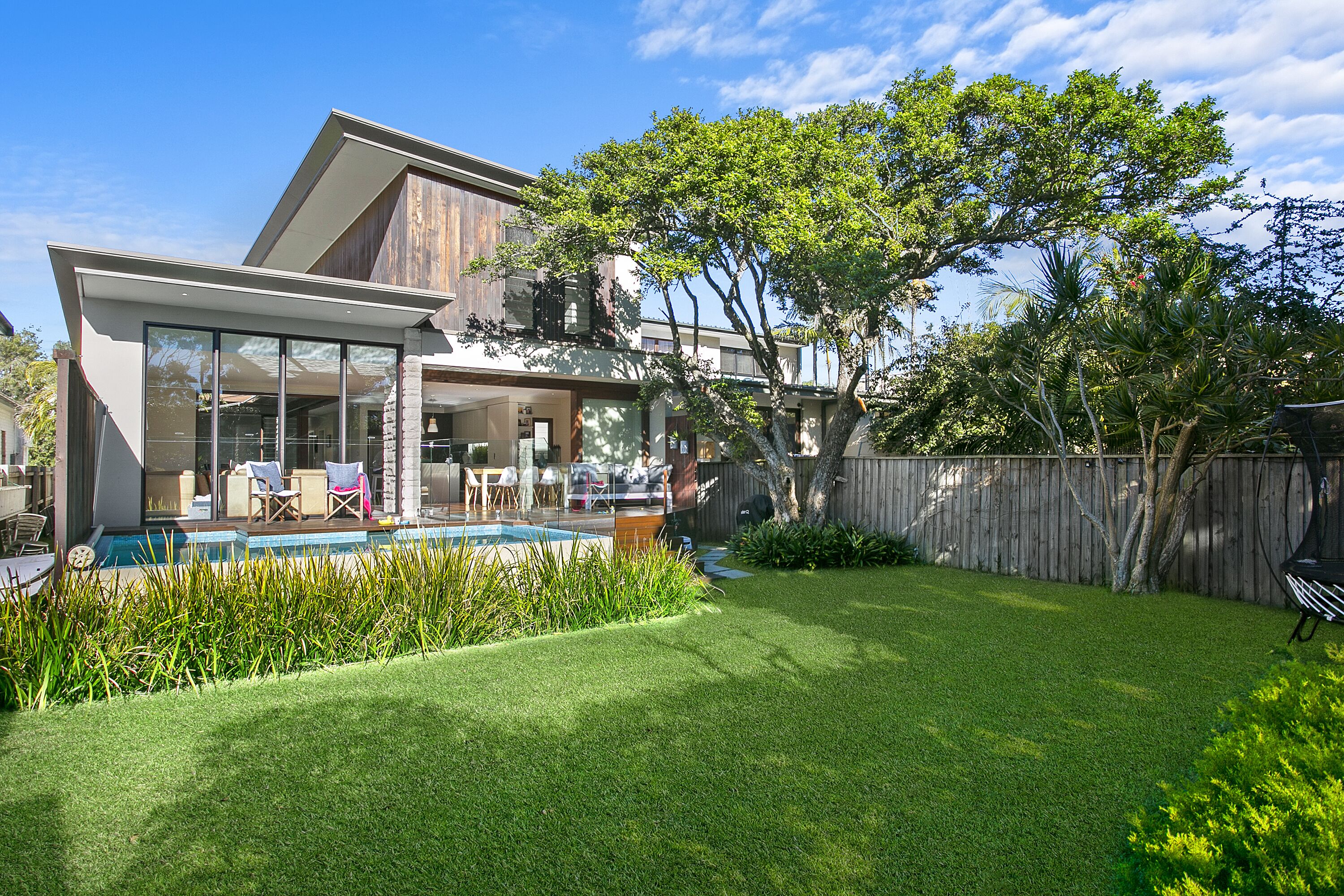 Luxury Manly beach house with pool — image 3
