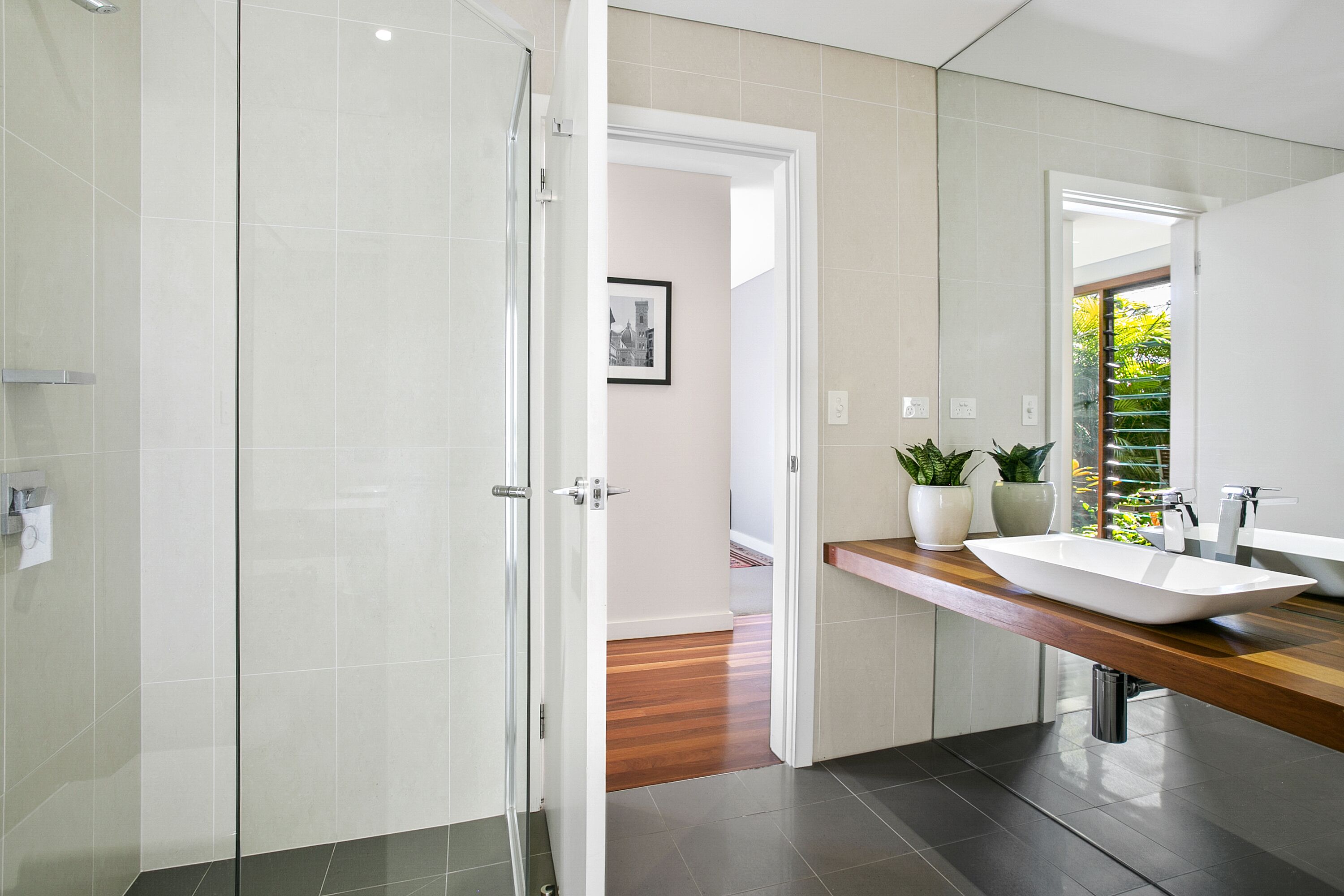 Luxury Manly beach house with pool — image 5