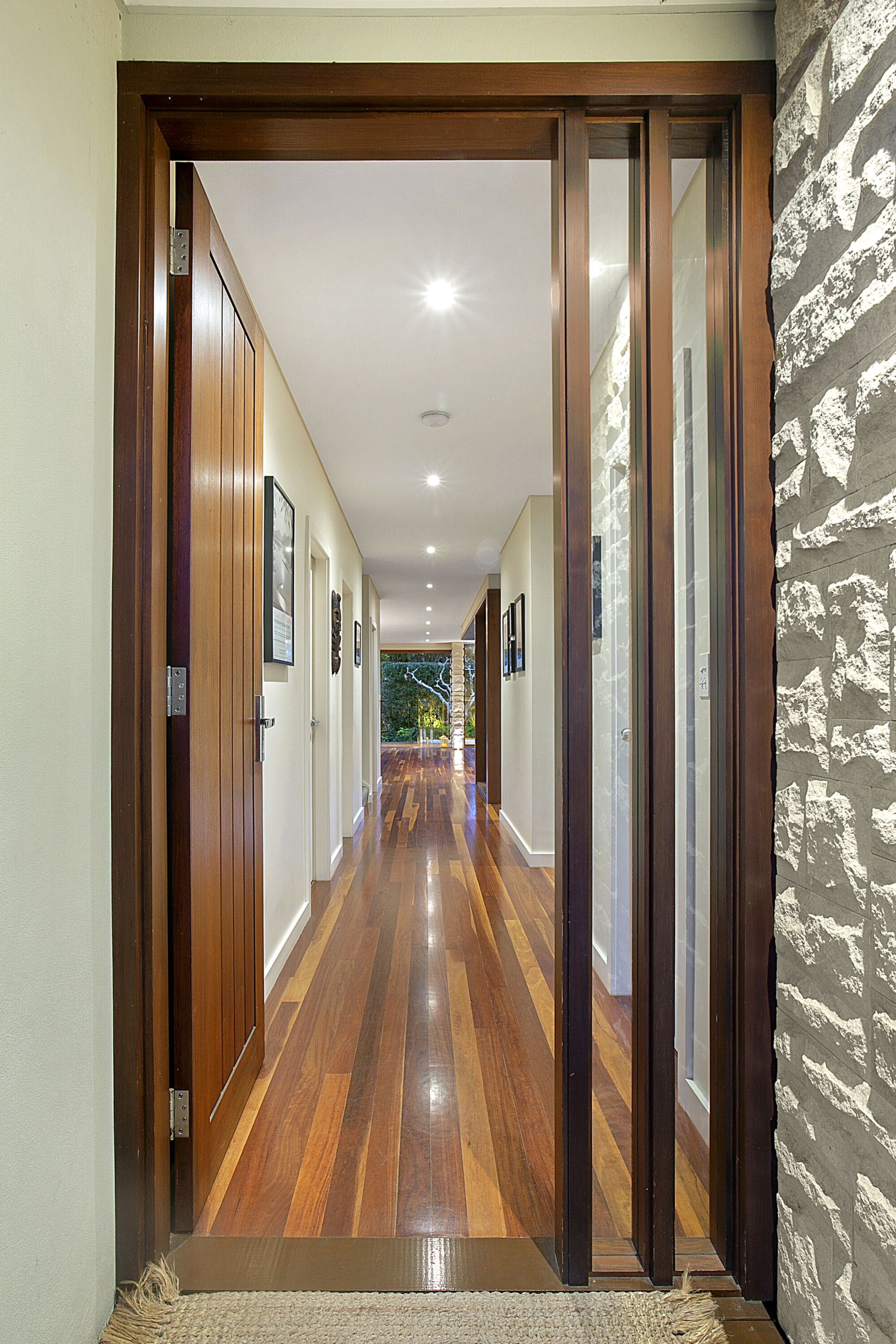 Luxury Manly beach house with pool — image 29