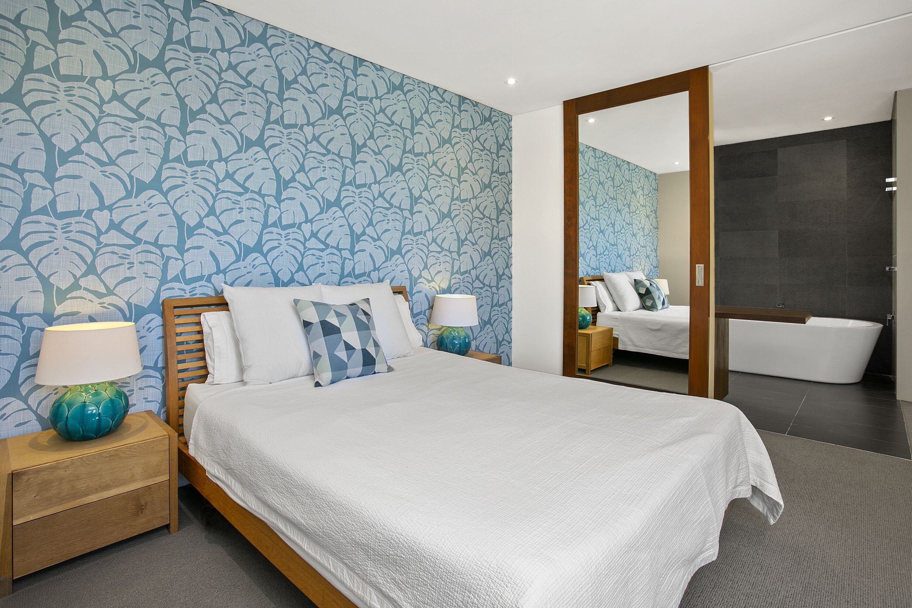 Luxury Manly beach house with pool — image 20