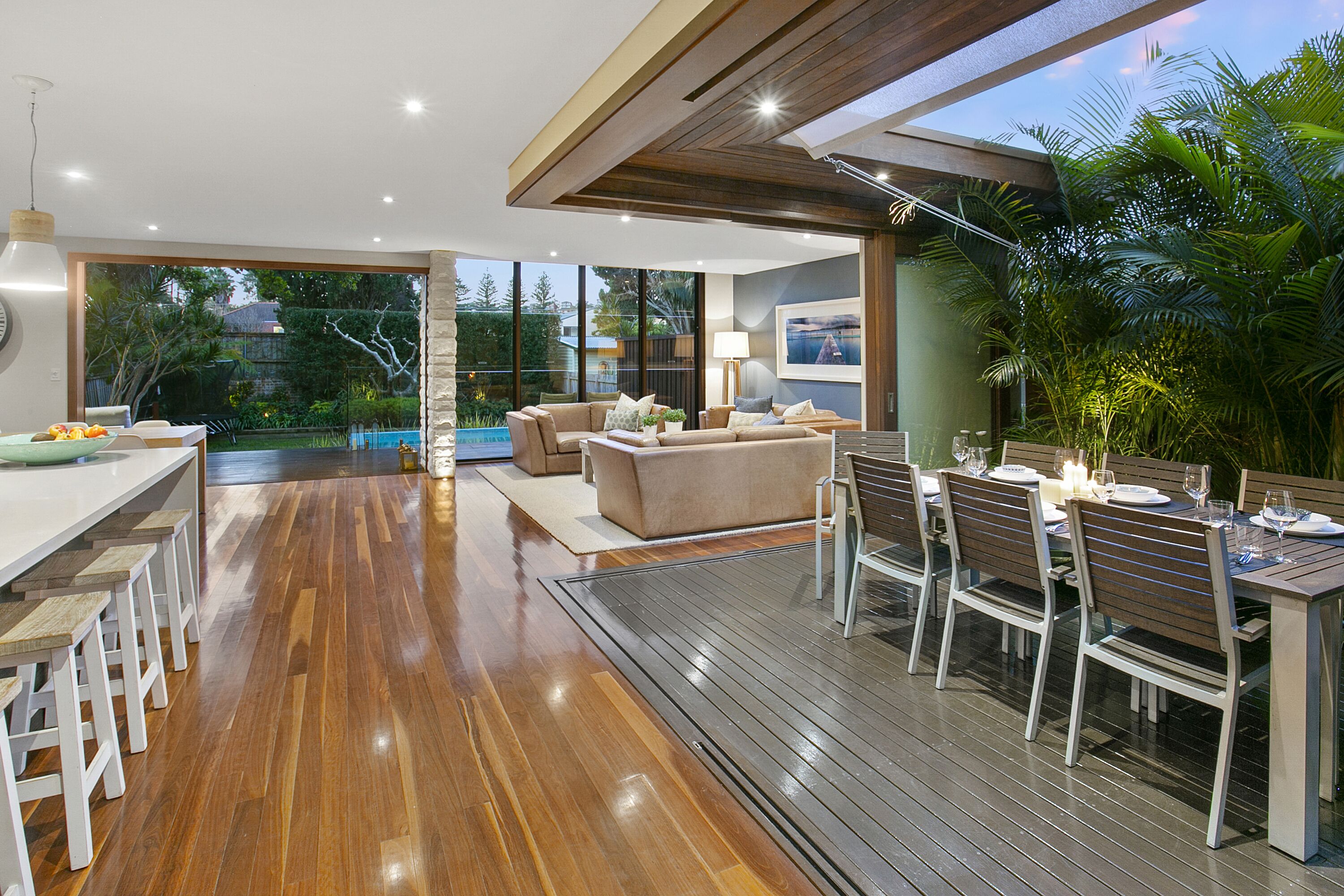 Luxury Manly beach house with pool — image 2