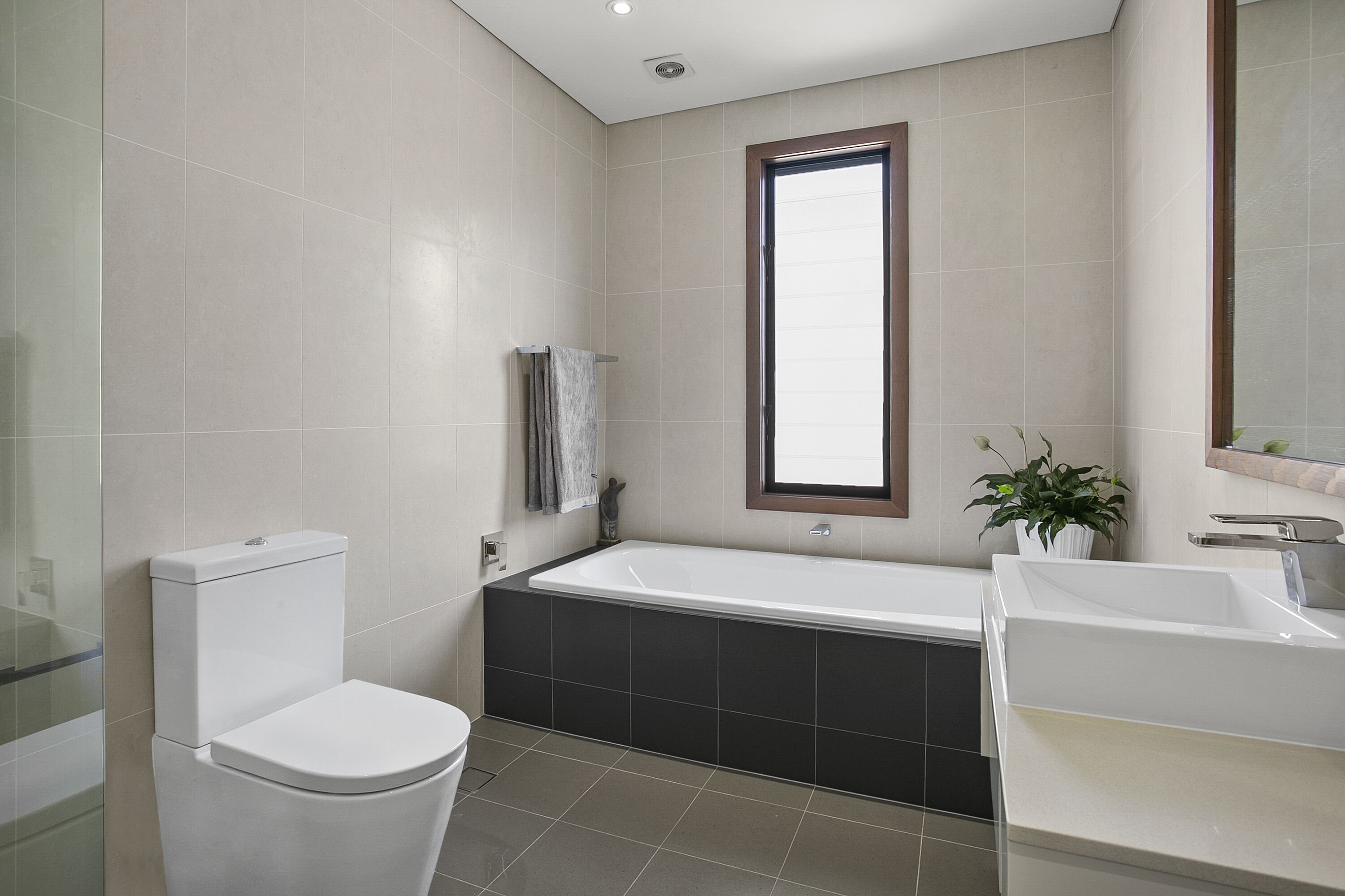 Luxury Manly beach house with pool — image 25