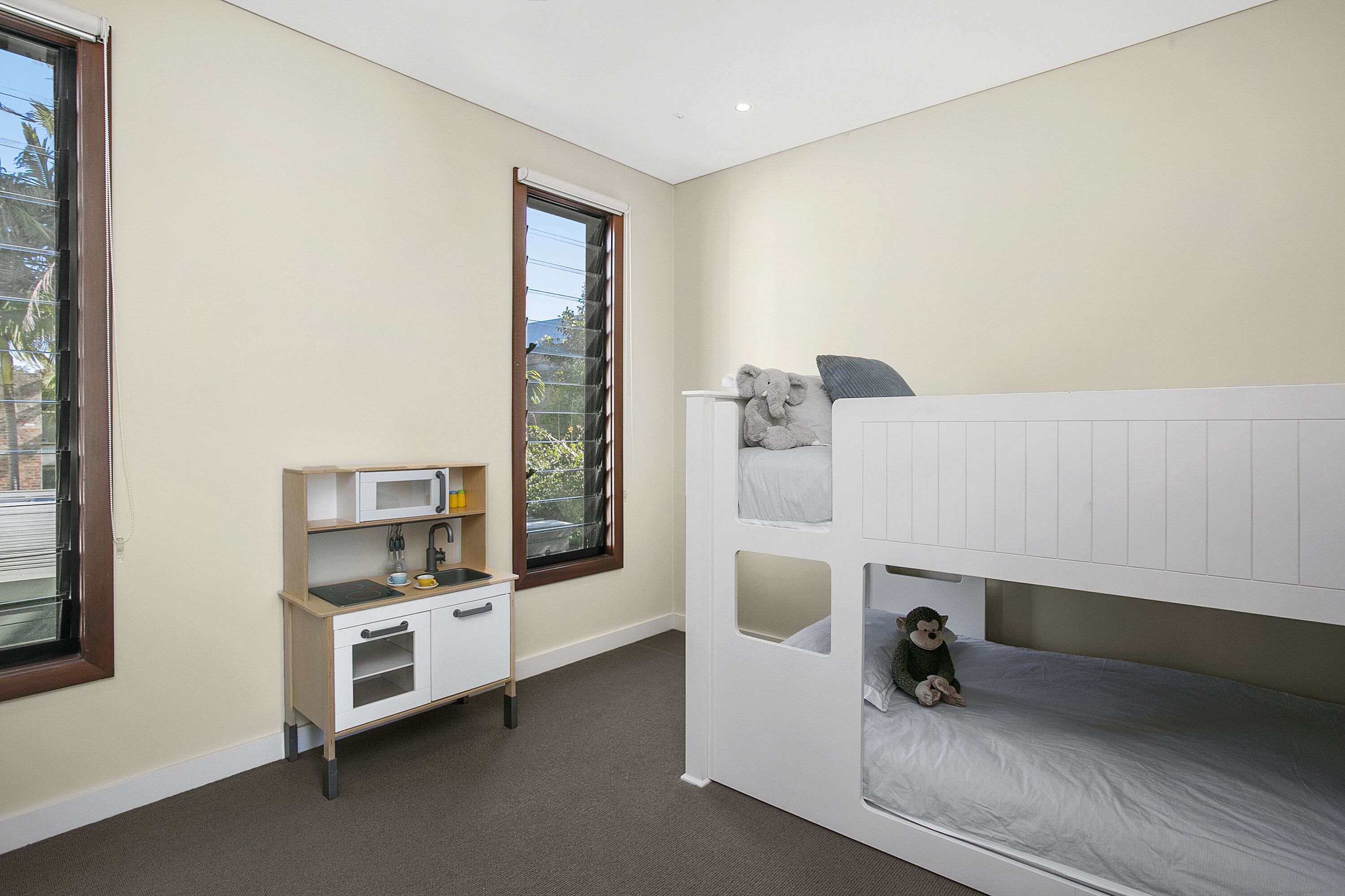 Luxury Manly beach house with pool — image 24