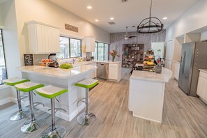 家庭單棟房屋 | 私人廚房 | 大型雪櫃/冰箱、微波爐、焗爐、爐具