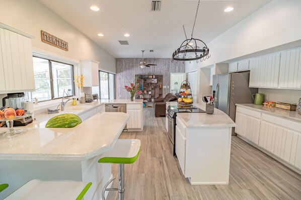 家庭單棟房屋 | 私人廚房 | 大型雪櫃/冰箱、微波爐、焗爐、爐具