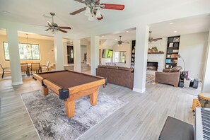 Perhetalo | Oleskelualue | Taulutelevisio