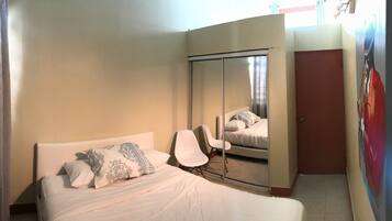 Apartment | Blackout drapes, iron/ironing board, free WiFi, bed sheets