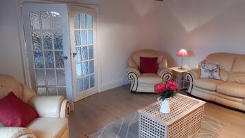 TV, lareira, videogames, DVD player