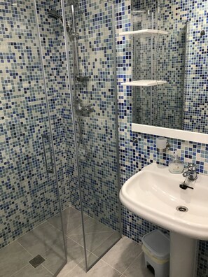 Bruser, håndklæder, Toiletpapir