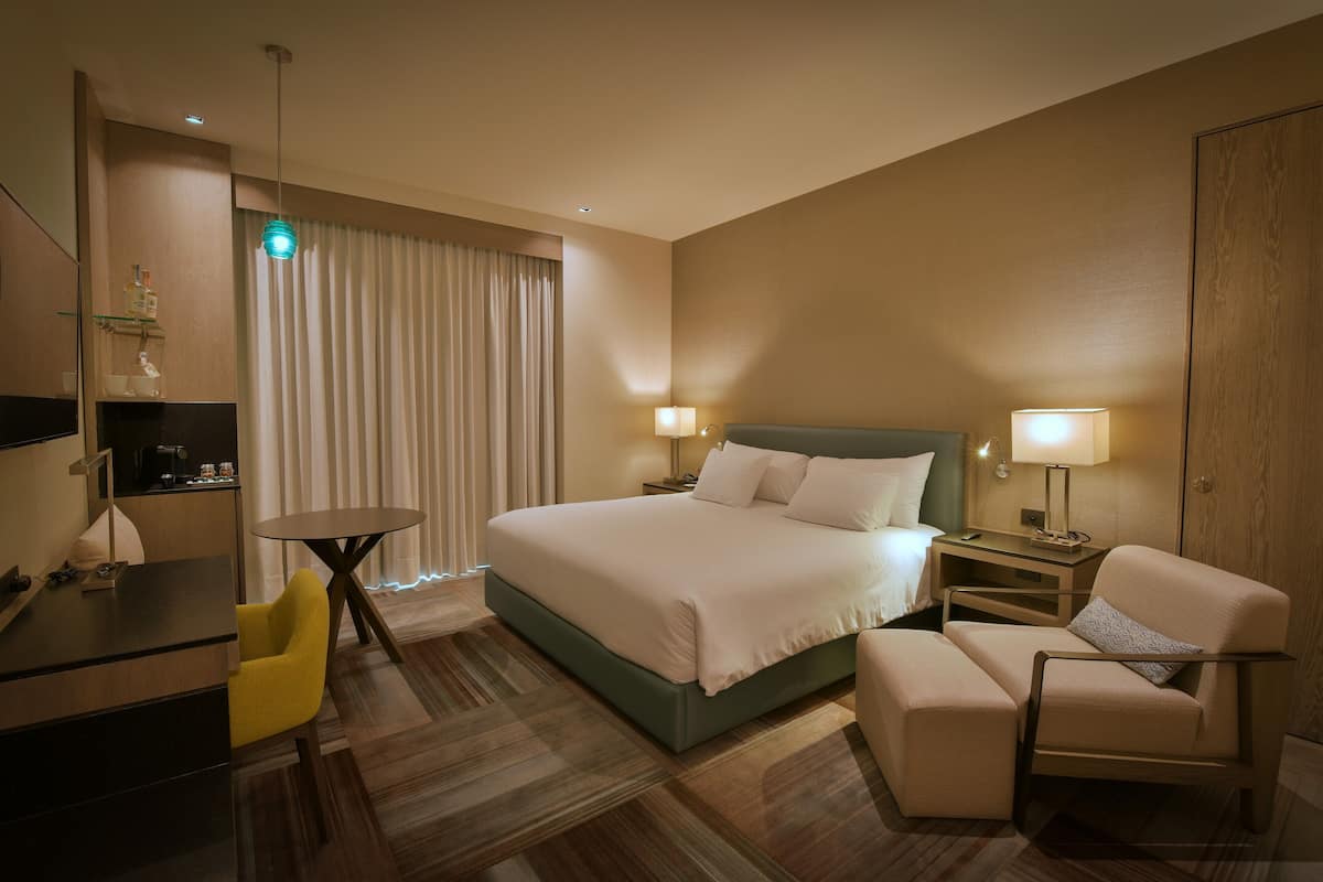 1 bedroom, premium bedding, minibar, in-room safe