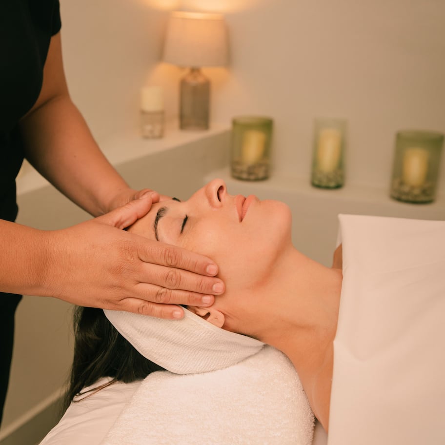 Couples treatment rooms, body treatments, hot stone massages