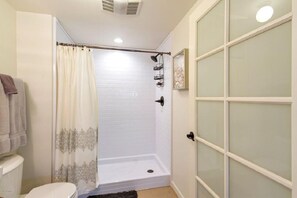 Hair dryer, towels, soap, shampoo - Best Little Guesthouse in Melrose!  (Phoenix)