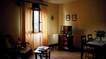 Een televisie en boeken