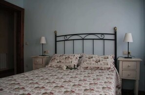 2 bedrooms, desk, free WiFi, bed sheets - Apartment 2 (Peñamellera Baja)