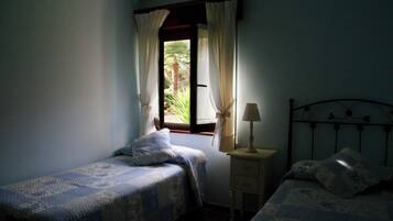 2 bedrooms, desk, free WiFi, bed sheets