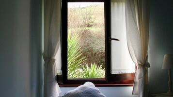 2 bedrooms, desk, free WiFi, bed sheets