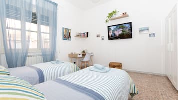2 bedrooms, desk, iron/ironing board, travel cot