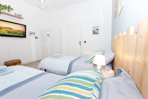 2 bedrooms, desk, iron/ironing board, travel cot - Entire apartment near airport and sea (Fiumicino)