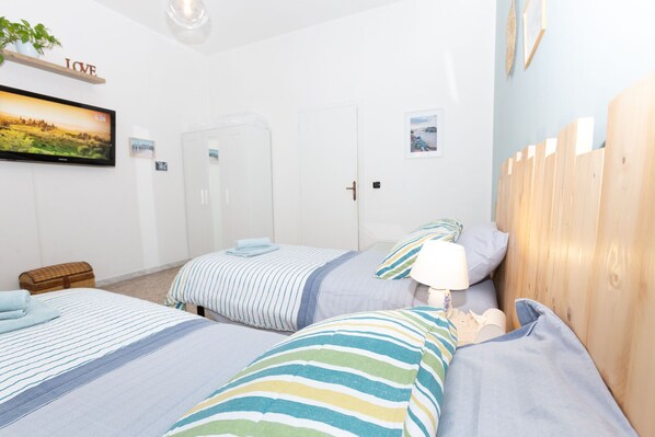 2 bedrooms, desk, iron/ironing board, travel crib