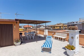 Outdoor dining - Entire apartment near airport and sea (Fiumicino)