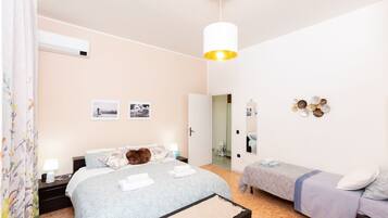 2 chambres, bureau, fer et planche Ă repasser, lit parapluie