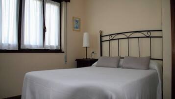 1 dormitorio, escritorio, tabla de planchar con plancha y wifi gratis