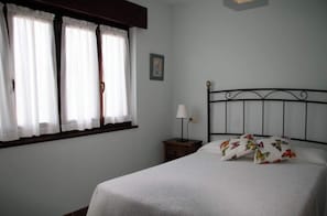 2 bedrooms, desk, iron/ironing board, free WiFi - La Bardenilla, Apartment 5 (Peñamellera Baja)