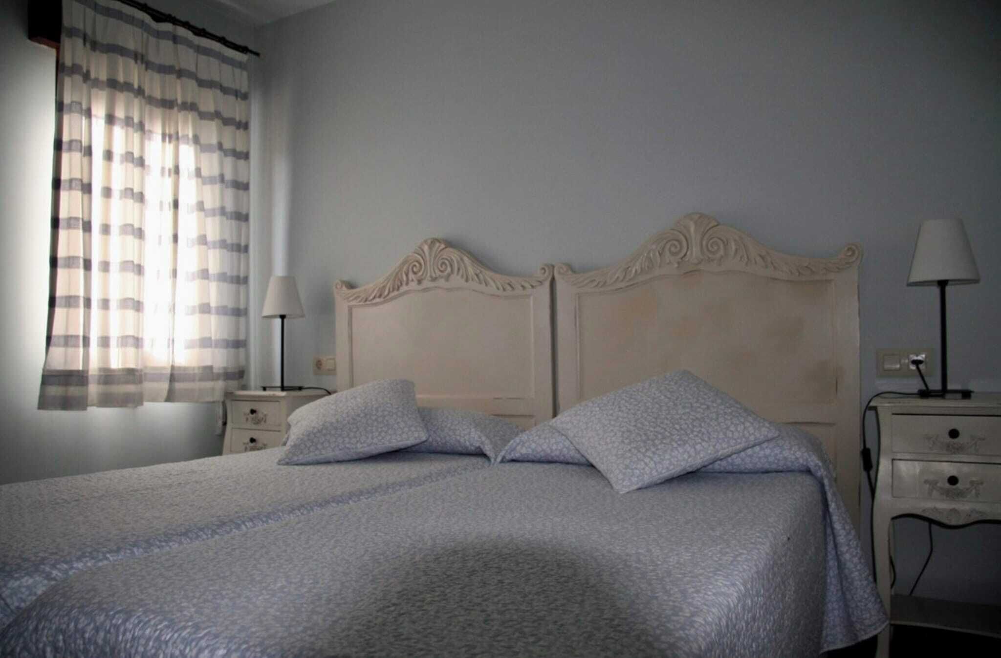 2 bedrooms, desk, iron/ironing board, WiFi (free)