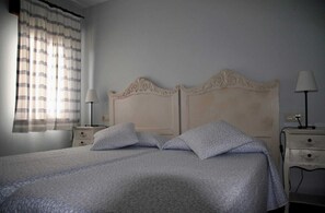 2 bedrooms, desk, iron/ironing board, free WiFi