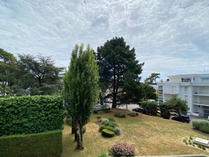 Property grounds - Sunny 2-Room Apartment with Garage in La Baule - Sleeps 4 (La Baule)
