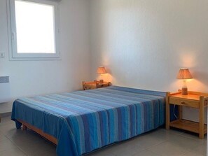 2 bedrooms - Cozy 2-Bedroom Apartment with Terrace, 150m from Beach, Sleeps 6, in Peaceful Narbonne Plage (Narbonne)