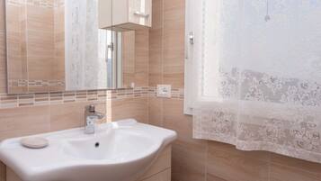 Shower, bidet, towels