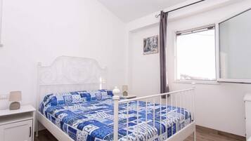 2 bedrooms, bed sheets