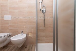 Shower, bidet, towels