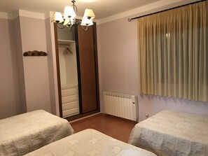 2 bedrooms, iron/ironing board, bed sheets - EL CUCO 2 located between the Lagunas de Ruidera and the Birth of the Rio Mundo (El Ballestero)