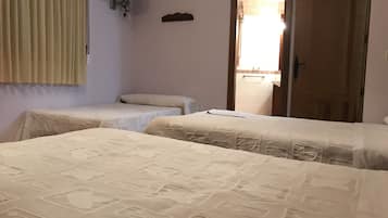 2 bedrooms, iron/ironing board, bed sheets