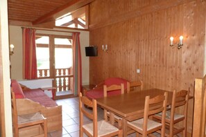 Dining - 200m from ski slopes, 2nd floor, fitness, sauna, balcony, tv, ski locker, 42m², Val Cenis (Val Cenis)